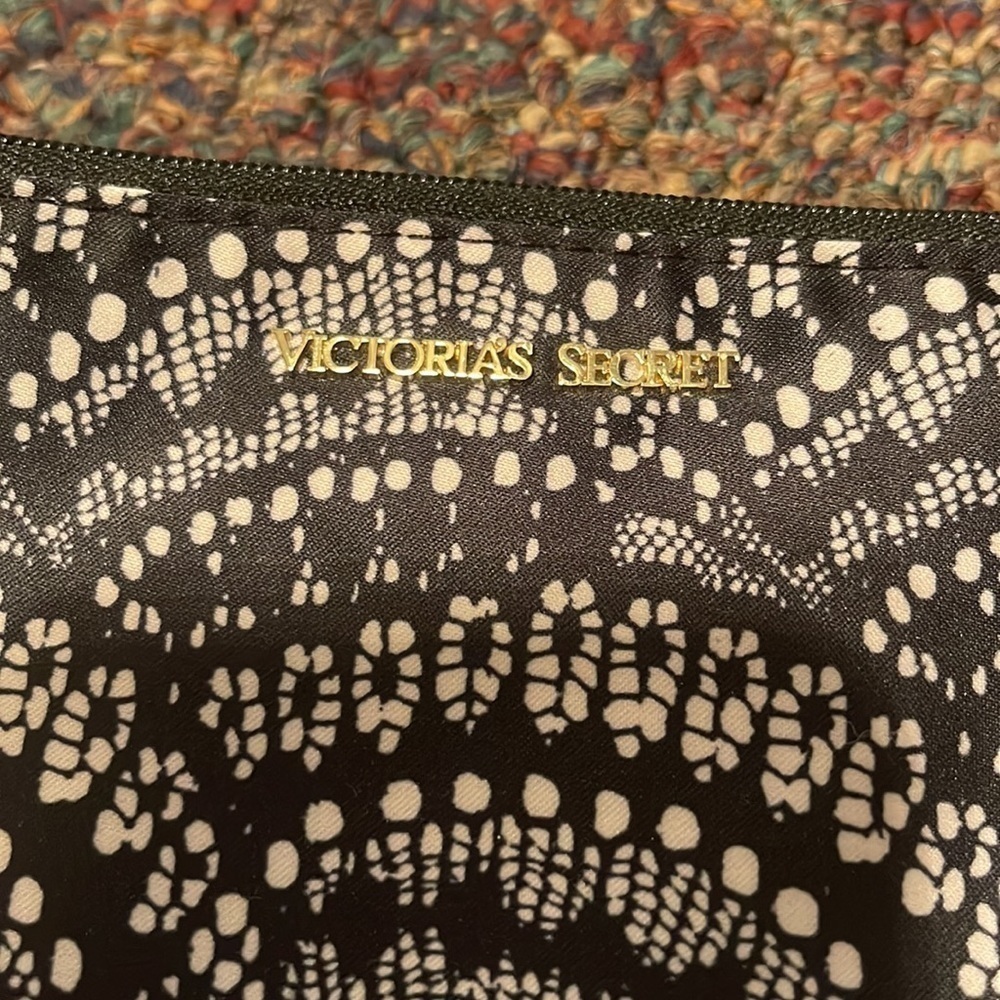 Lot of two Victoria’s Secret wristlet and make up bag - Picture 2 of 4